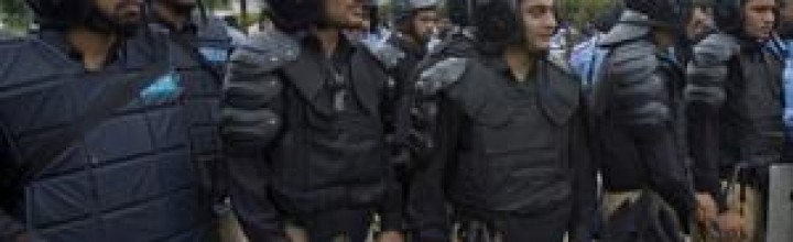 Bomb wounds train passengers as Pakistan goes on high alert amid global al …