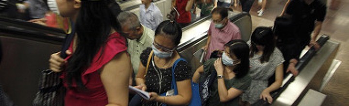 Commuters generate close-knit social network