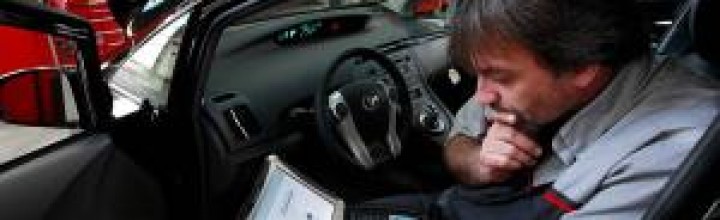 Hackers crack car systems wide open