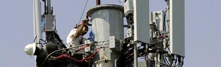 Big three telecoms, familiar regional players named in wireless auction bids