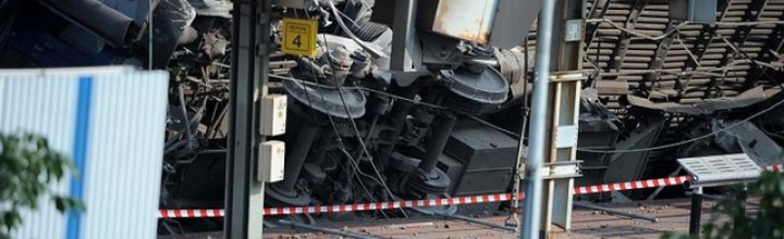 Loose rail connector 'may have caused' France crash