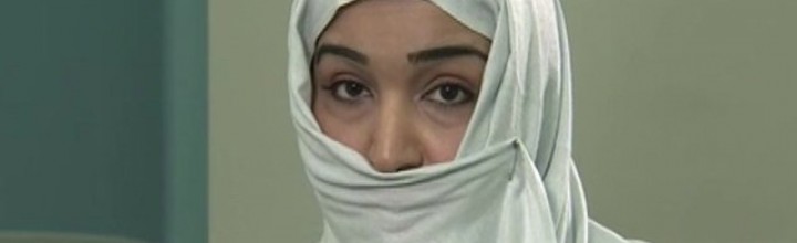 Face veils in hospital under review